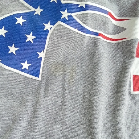 Womans XS Under Armour Gray Tank Top with Red and Blue Logo - Picture 3 of 4